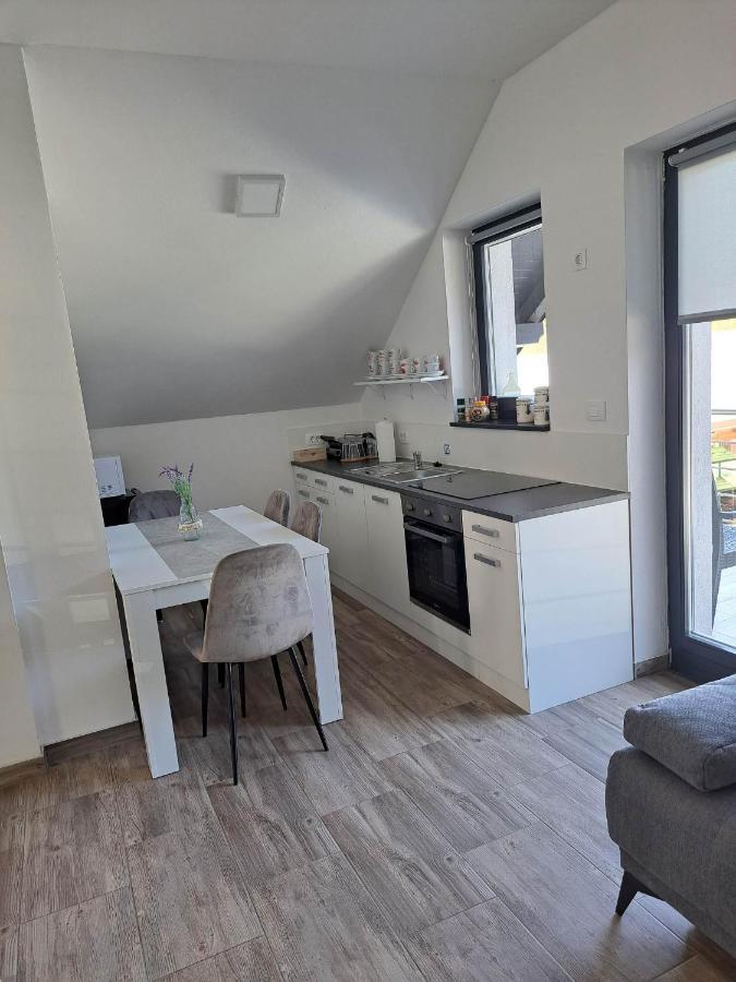 Apartmán Apartmaji Tisa In Zana Rovte Exteriér fotografie